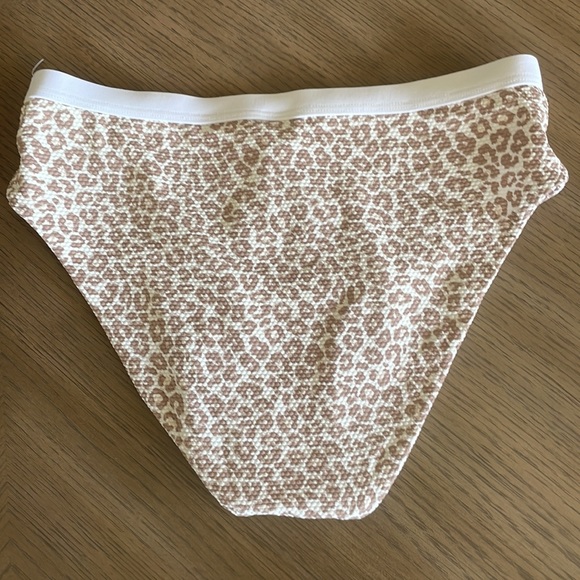 Like new Gianni Bini Leopard Bikini Bottoms - Picture 2 of 3